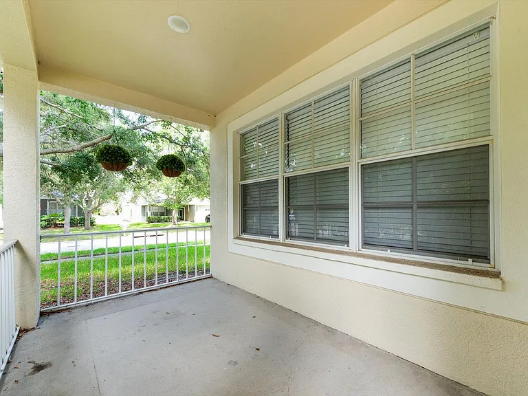 10825 Newbridge Dr — Photo 3