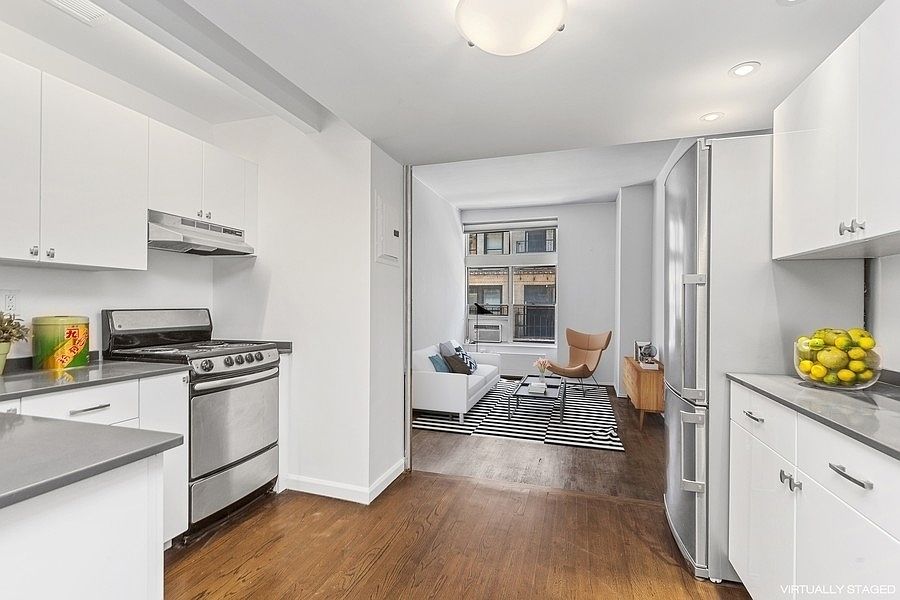 1st image of 23 Waverly Pl APT 2T