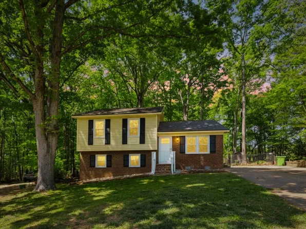 7921 Castlelake Ct, Raleigh, NC 27615