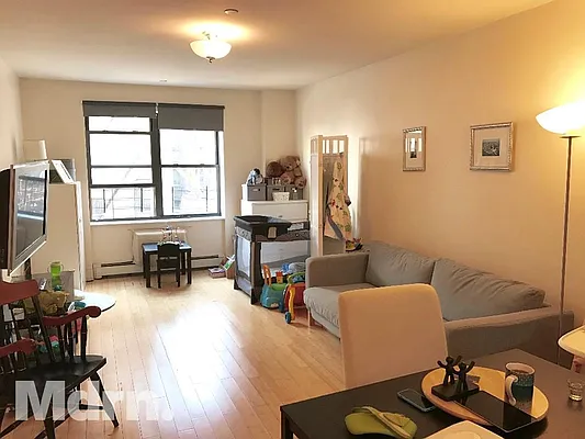 Rented by Mdrn Residential | media 9