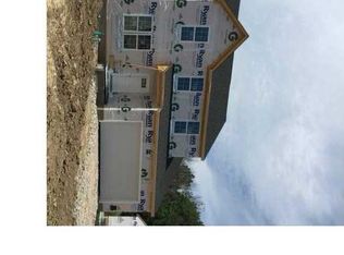 17 Crabapple Ln, Lancaster, NY 14086