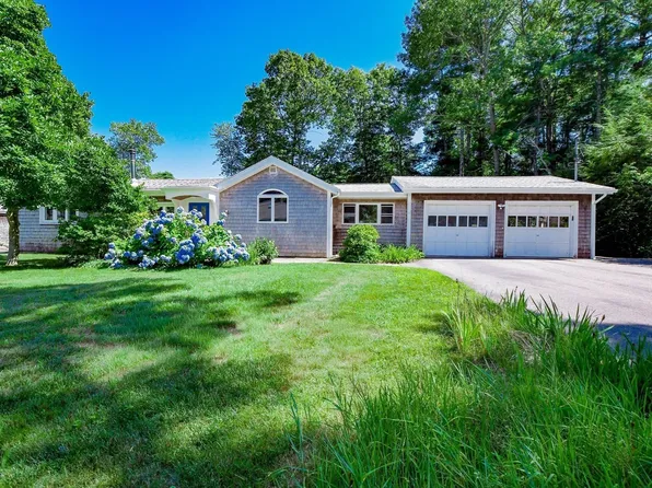 14 Crapo St, Marion, MA 02738