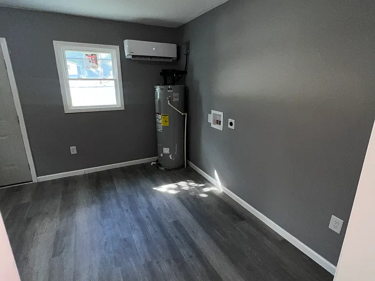 1302 Sharpe St — Photo 5