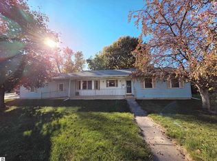 239 E Summit St, Breckenridge, MI 48615