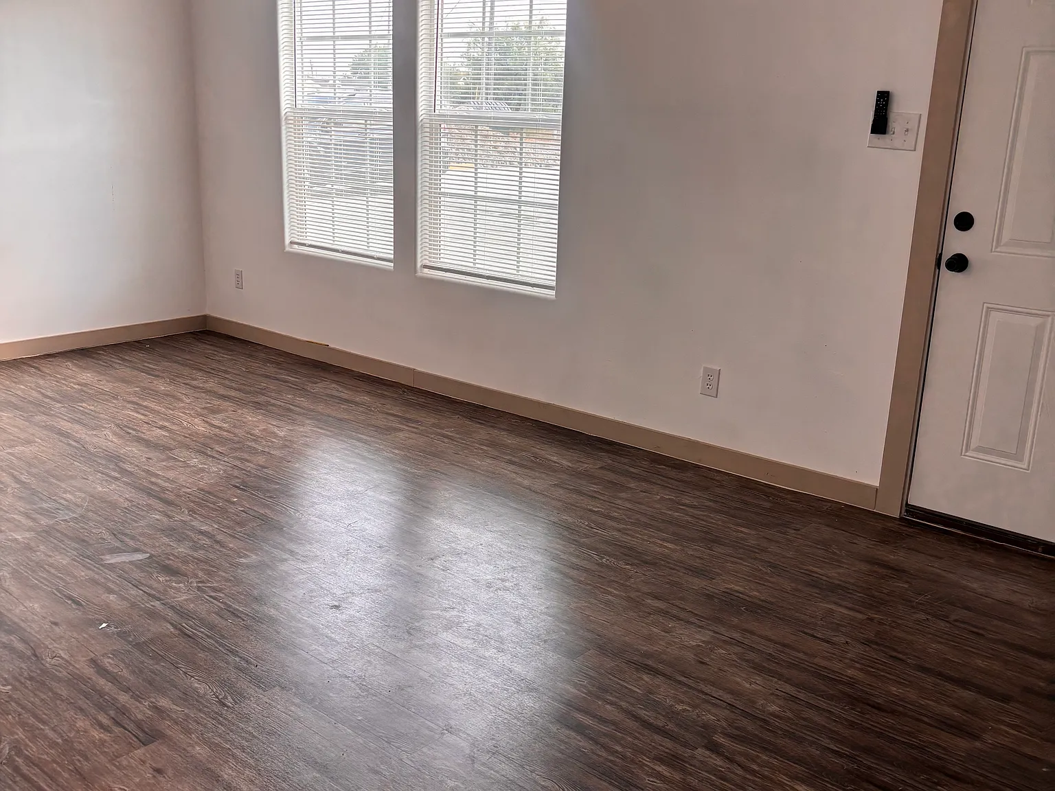 3 bed, 1000 sqft, $1,100 — Photo 3