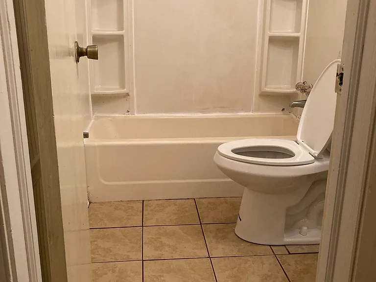 809 Olympia St — Photo 5