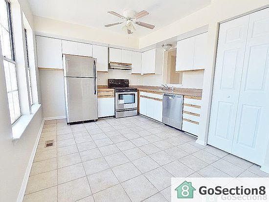 2nd image of 3910 Queens Lace St