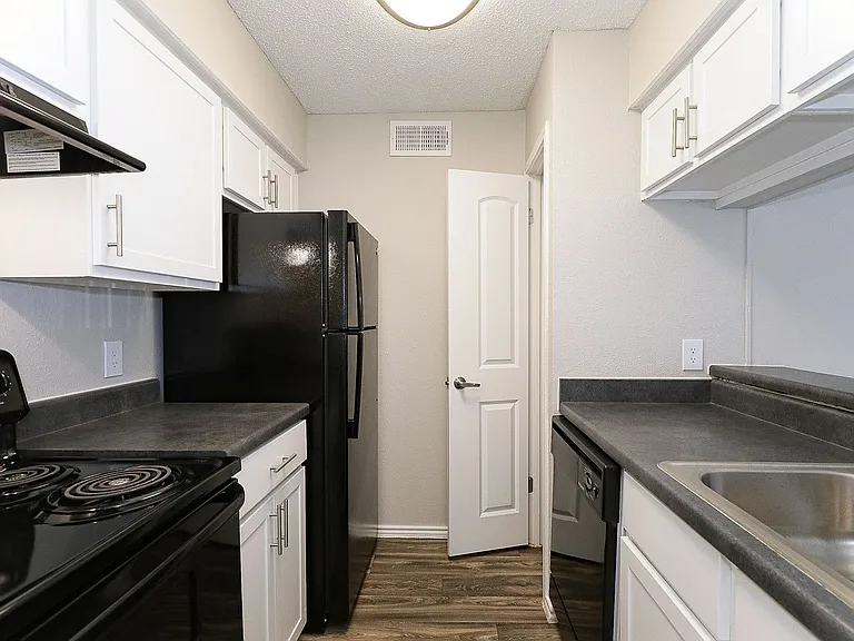 City Crest Apartments — Photo 81