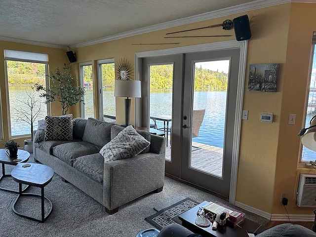 903 S McLoughlin Blvd — Photo 4