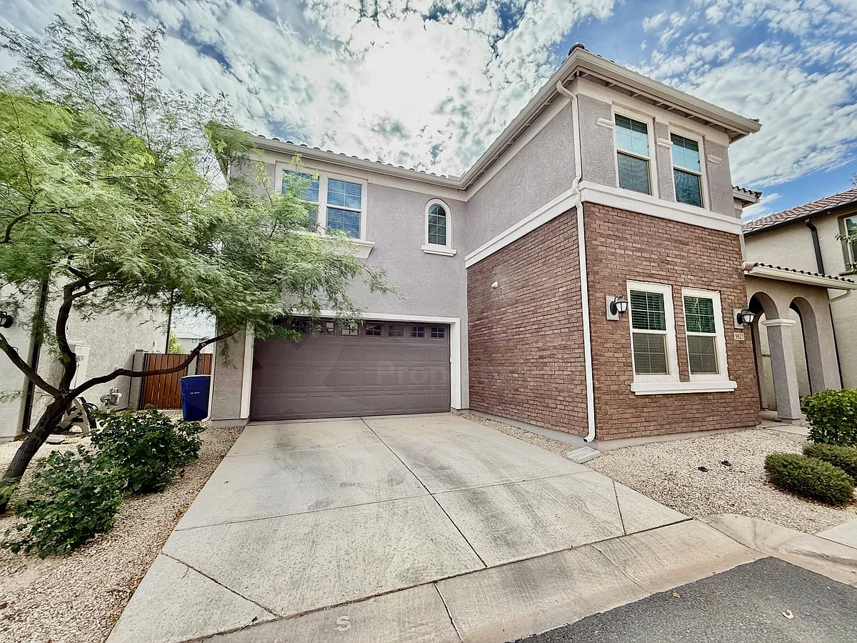 4 bed, 3.0 bath, 2248 sqft, $2,545 — Photo 2