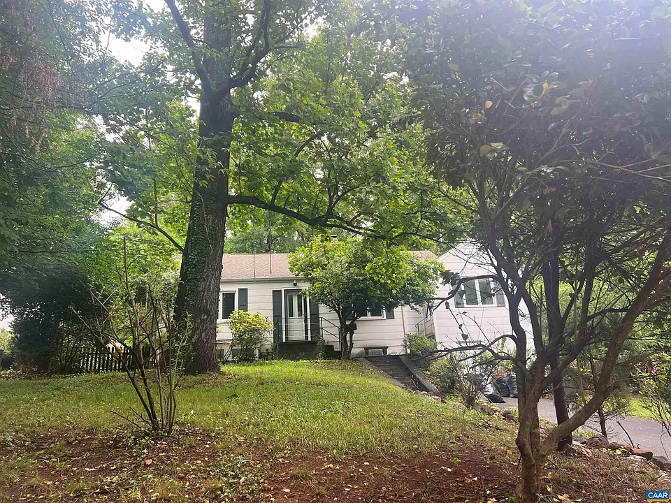 1429 Gentry Ln