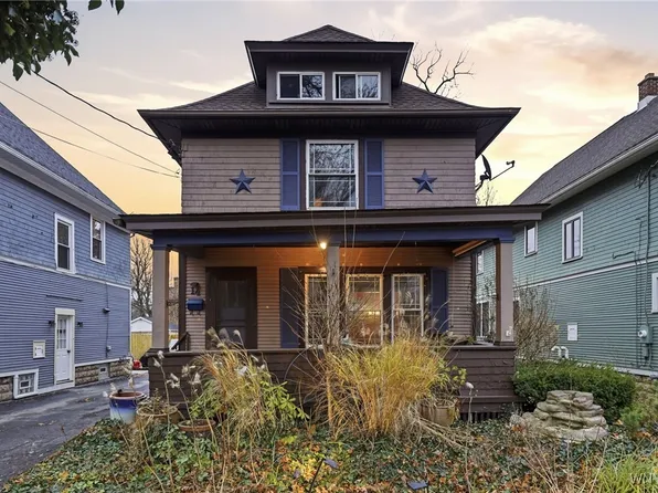 14 Lombardy St, Lancaster, NY 14086