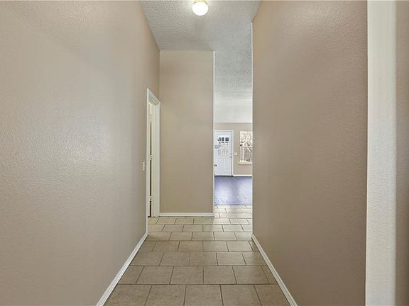 3rd image of 1013 Highland Station Dr