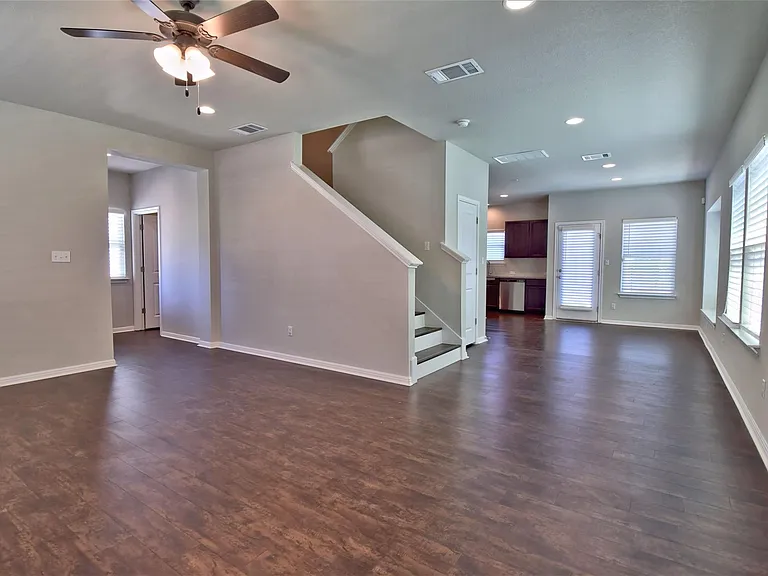 317 Clearlake Dr — Photo 8