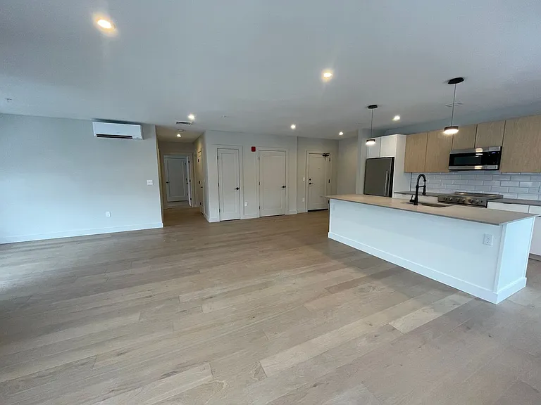 75 Chestnut St #302 — Photo 11