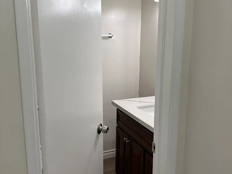325 N Howard St #4 — Photo 3