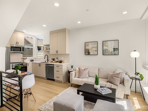 4th image of 3852 Carr Place N
