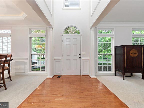 4th image of 33 Potterfield Dr