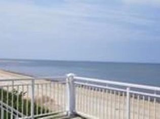 39 Makamah Beach Rd, Northport, NY 11768