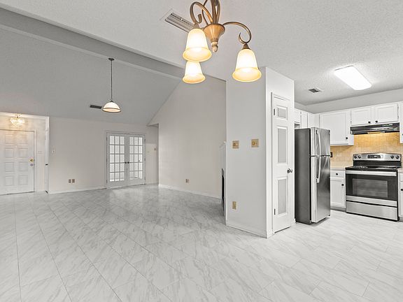 4th image of 713 Lemons Dr