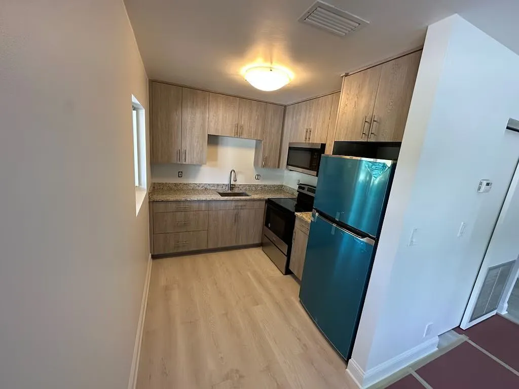 2 bed, 1.0 bath, 900 sqft, $2,000 — Photo 3