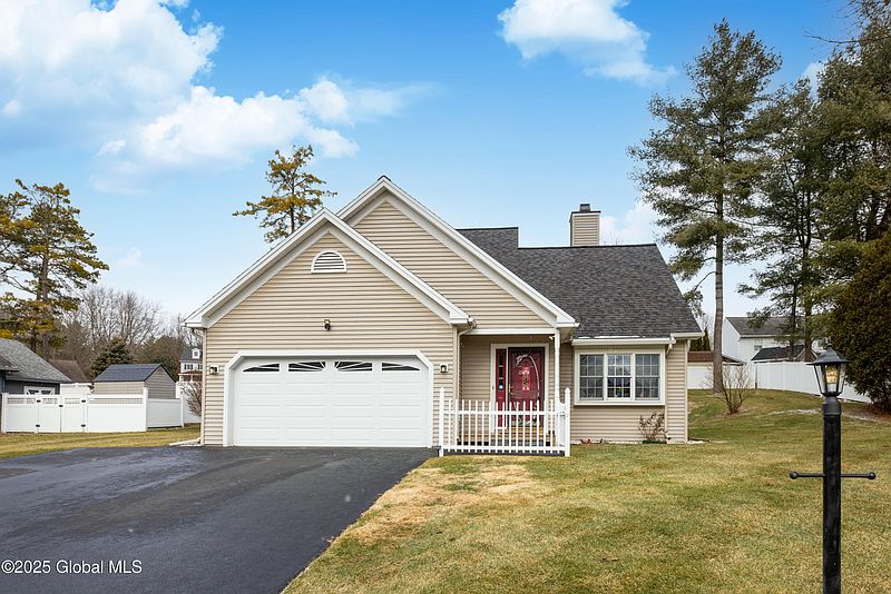 5th image of 8 Maple Drive