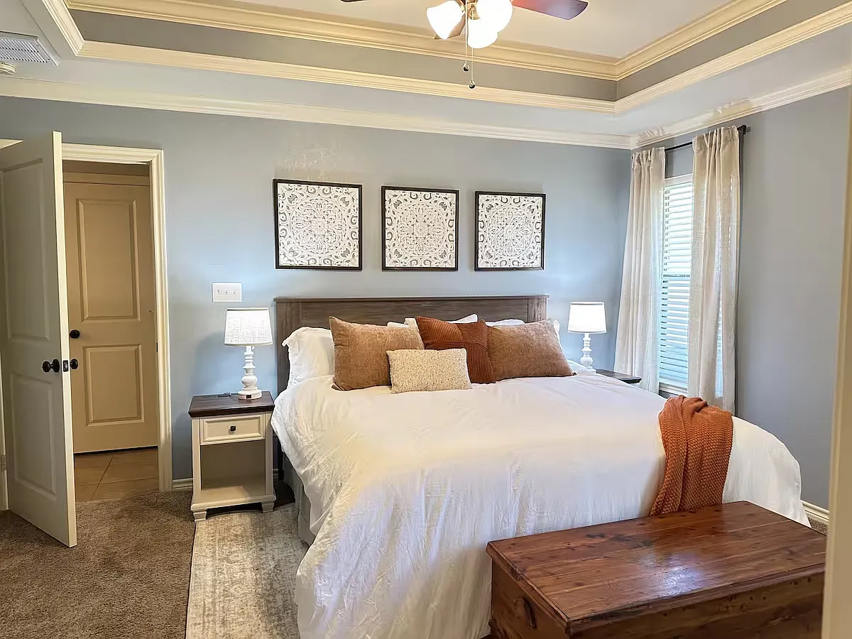 601 Penny Ln — Photo 2
