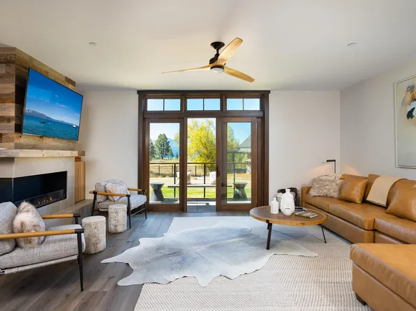 17 Beach Club Dr, Stateline, NV