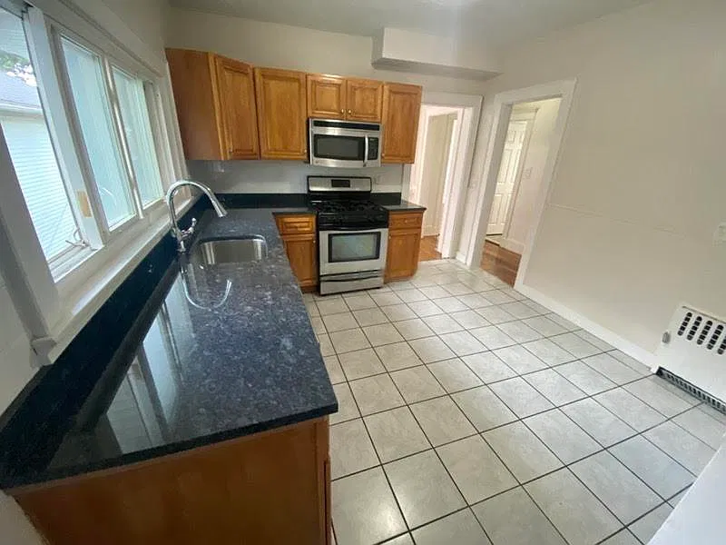 6 bed, $6,000 — Photo 1