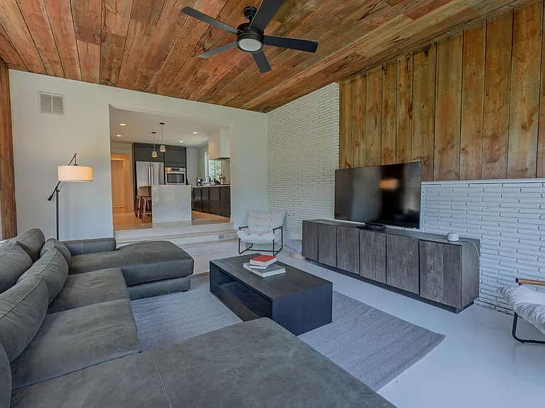2227 N Nordica Ave — Photo 10