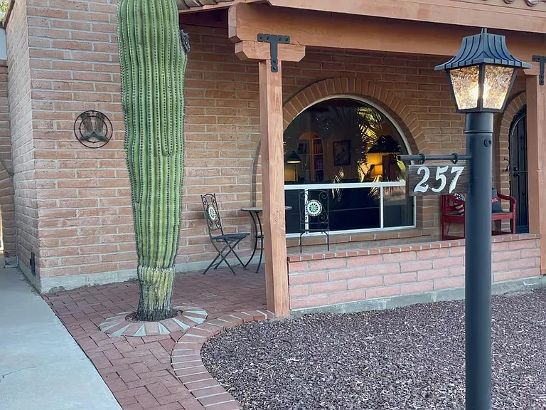 257 E Los Rincones — Photo 3
