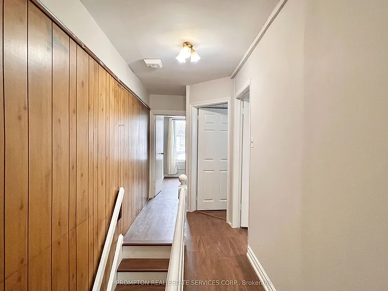 17 Winnifred Ave — Photo 31