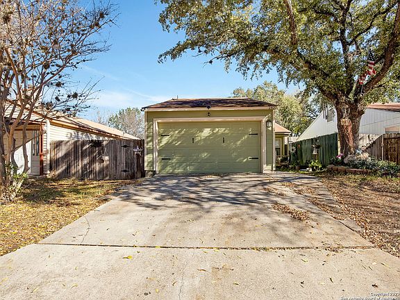 4th image of 2822 CHERRY FIELD DR