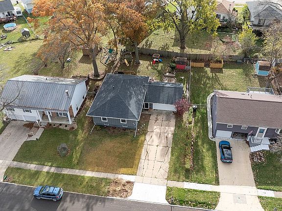 4th image of 231 Sussex Dr NE