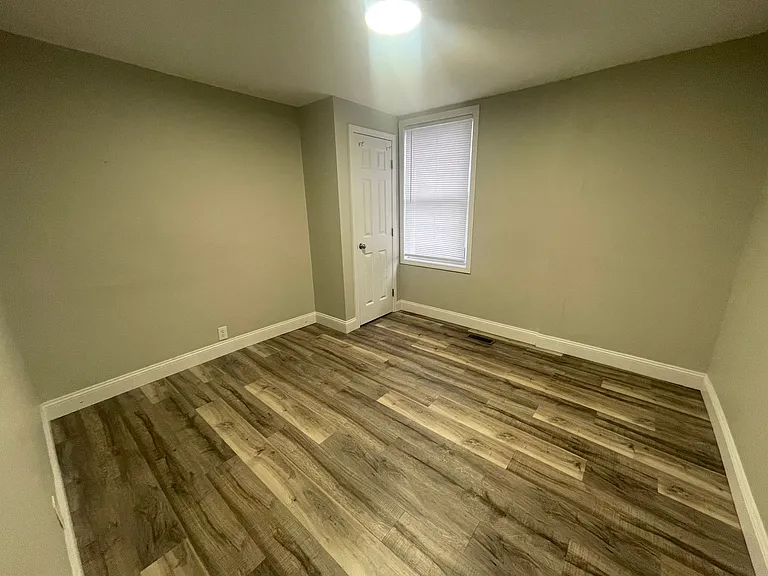 157-163 E Market St — Photo 9