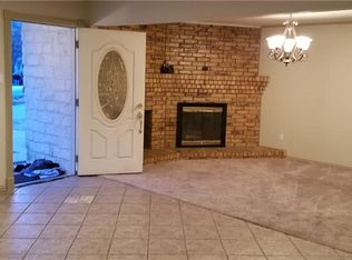 207 Dee Ln, Arlington, TX 76011