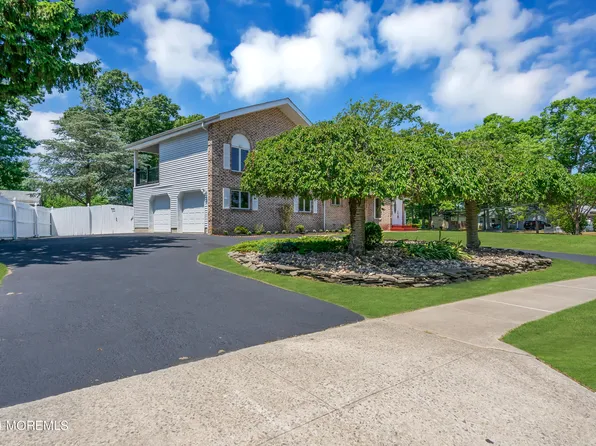 31 Oak Hill Drive, Toms River, NJ 08753