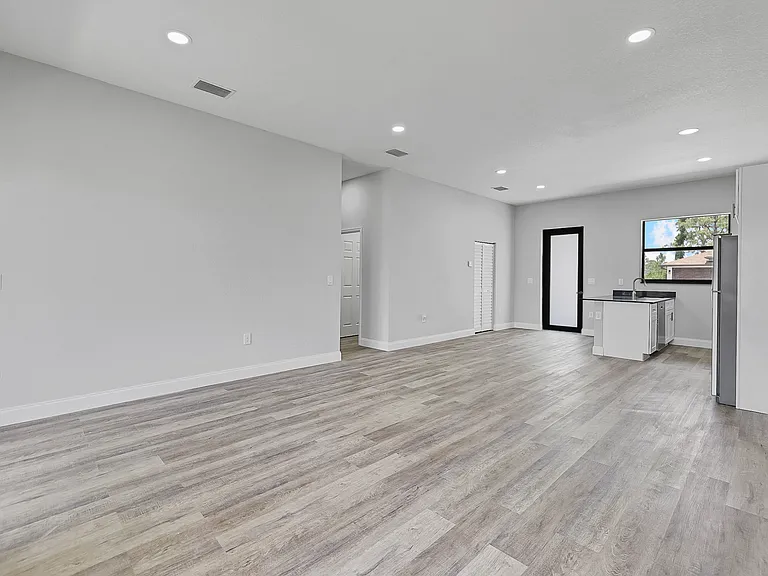 4723 29th St SW — Photo 11