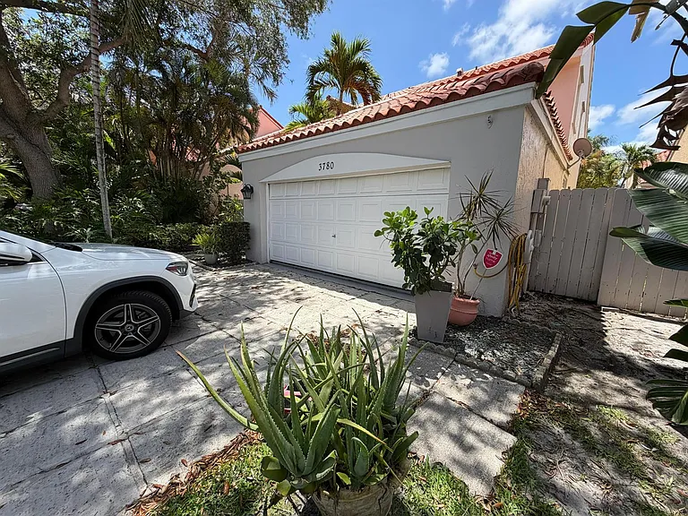 3780 Amalfi Dr — Photo 65