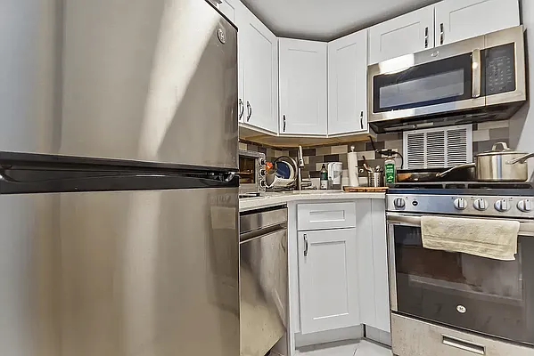 Rented by Compass | media 10