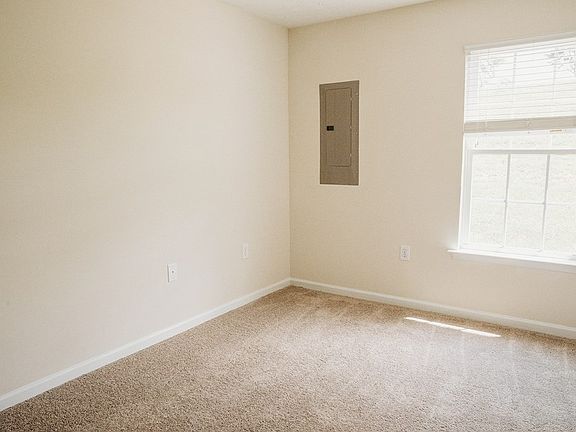 4th image of 161 Old Tavern Cir