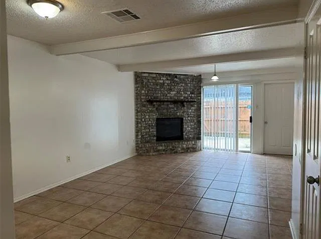 2 bed, 1.5 bath, 1112 sqft, $1,250 — Photo 2