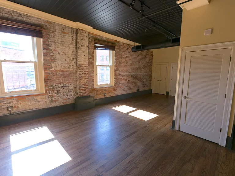 The 40 Four Building — Photo 28