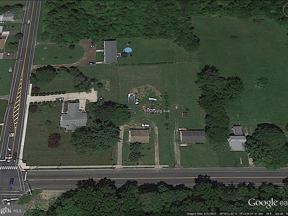 2nd image of 555 Irving Ave