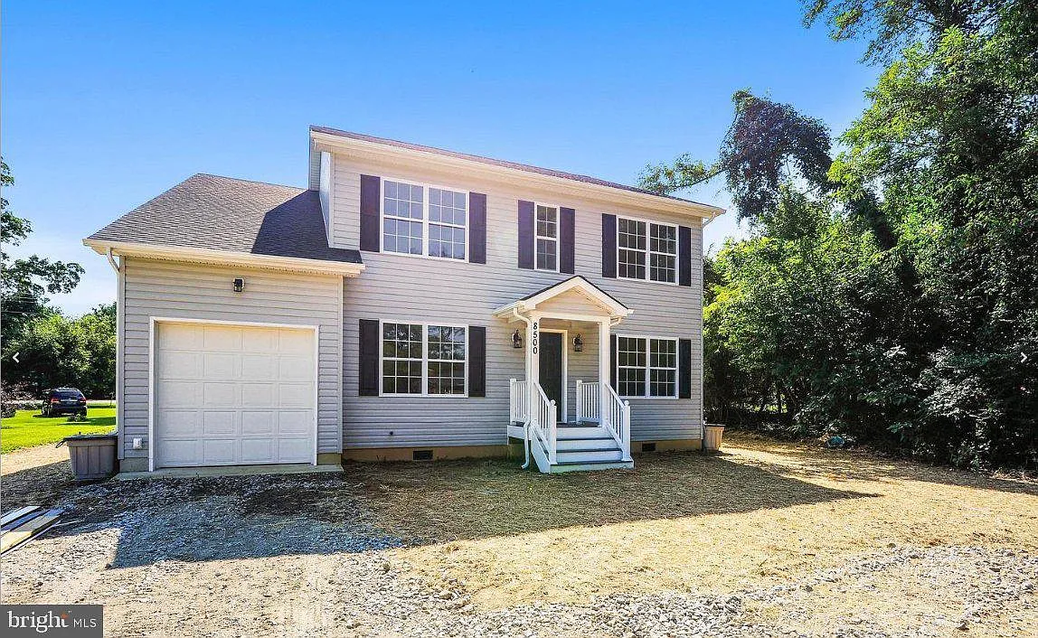 4 bed, 2.5 bath, 2760 sqft, $2,700 — Photo 1