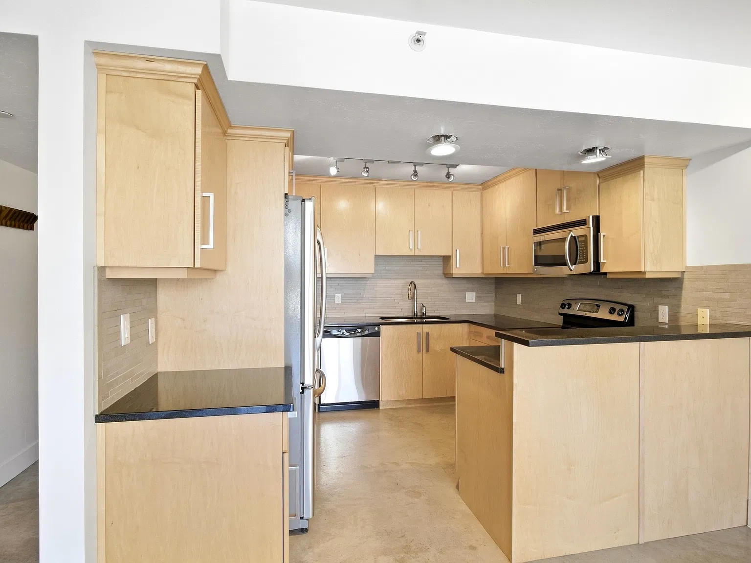 TP - 230 E Broadway #403 - KL - 1 — Photo 4
