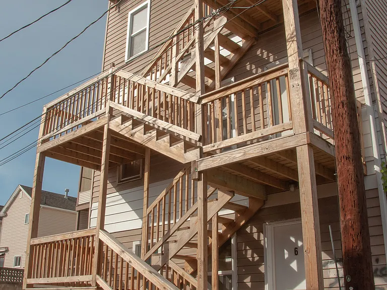 666 Thompson Ave #2 — Photo 8
