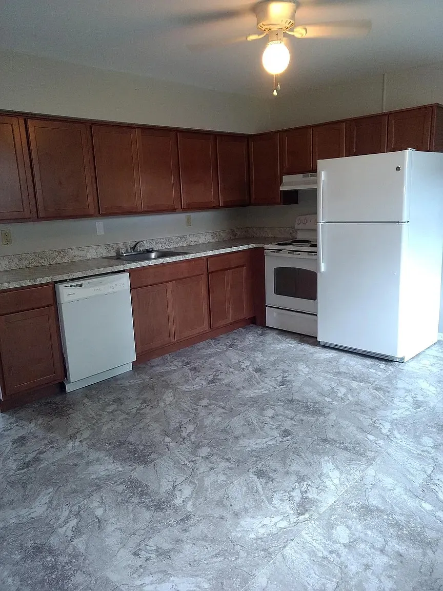 3 bed, 1200 sqft, $1,850 — Photo 2