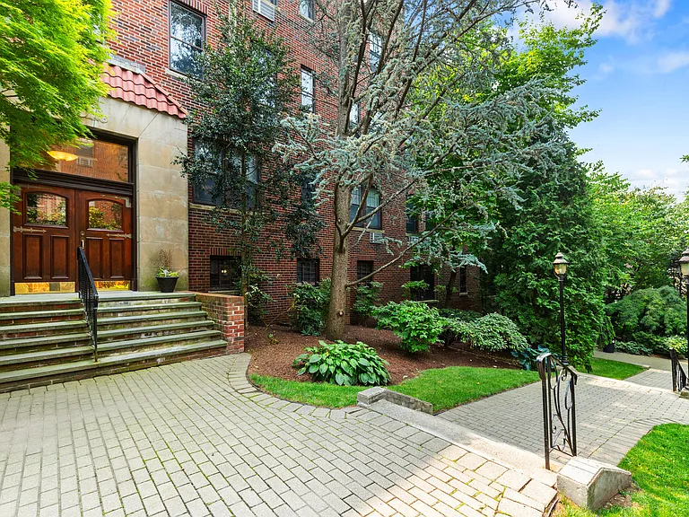 315 Tappan St #1 — Photo 1