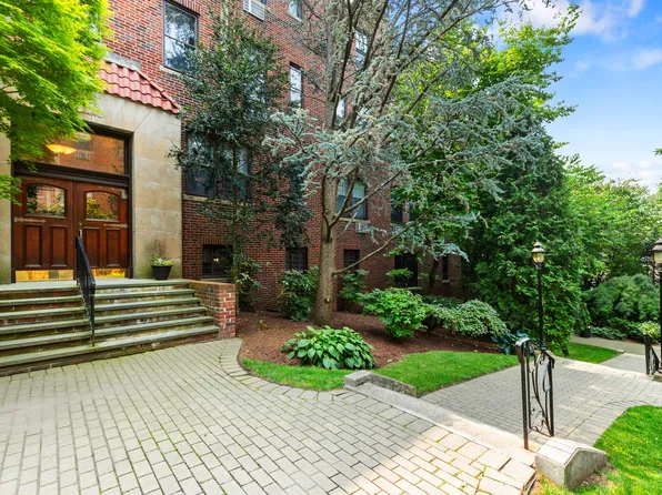 315 Tappan St, Brookline, MA